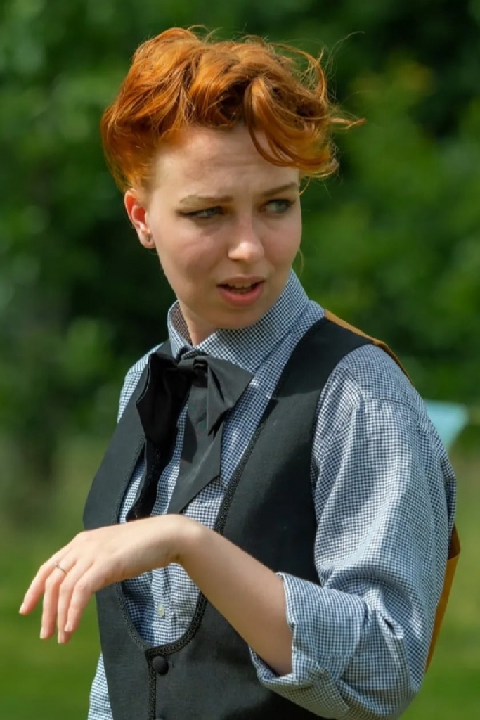 Leah Taylor. Image 5